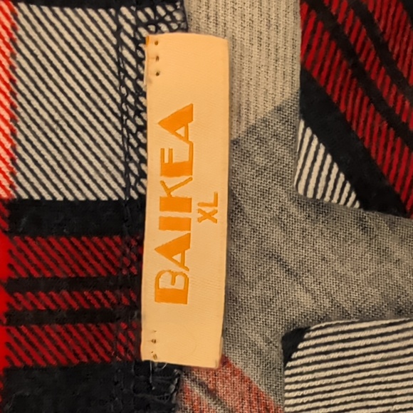 Baikea Women's Plaid Tunic Shirt - Picture 3 of 6